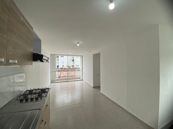 Imagina despertar con la brisa suave entrando por la ventana, preparar café en tu cocina moderna y disfrutar la calma de un conjunto que respira armonía. Aquí no solo compras un apartamento… compras una nueva rutina donde el tiempo te rinde y la vida se siente más liviana.