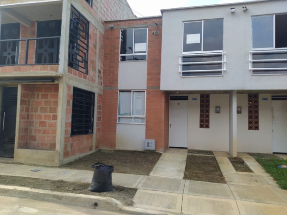 Toma acción hoy mismo. Casas en $135 millones con parqueadero propio y opción de ampliación NO se ven todos los días. 📞 Contáctanos FK-Home Grupo Inmobiliario 📲 316 535 1138 📍 Carrera 4 #9-16, oficina 310 – Edificio Marchant, Cali “Facilitando sueños inmobiliarios con profesionalismo.