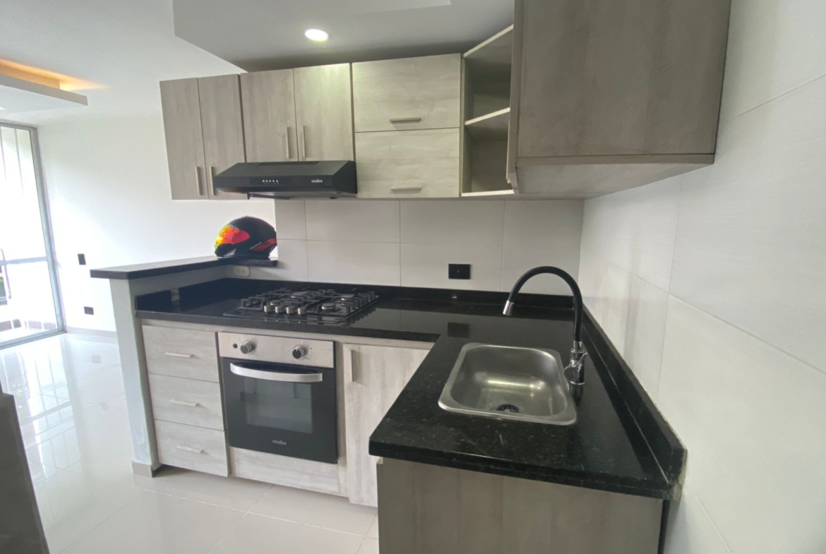 🏢 Área: 60 m² 🛏️ Habitaciones: 3 🚿 Baños: 2 🚗 Parqueadero: Comunal 🏢 Piso: 1 (Torre 3 – Apto 101) 🛗 Ascensor: Sí (1) 🌇 Vista: ExterIOR