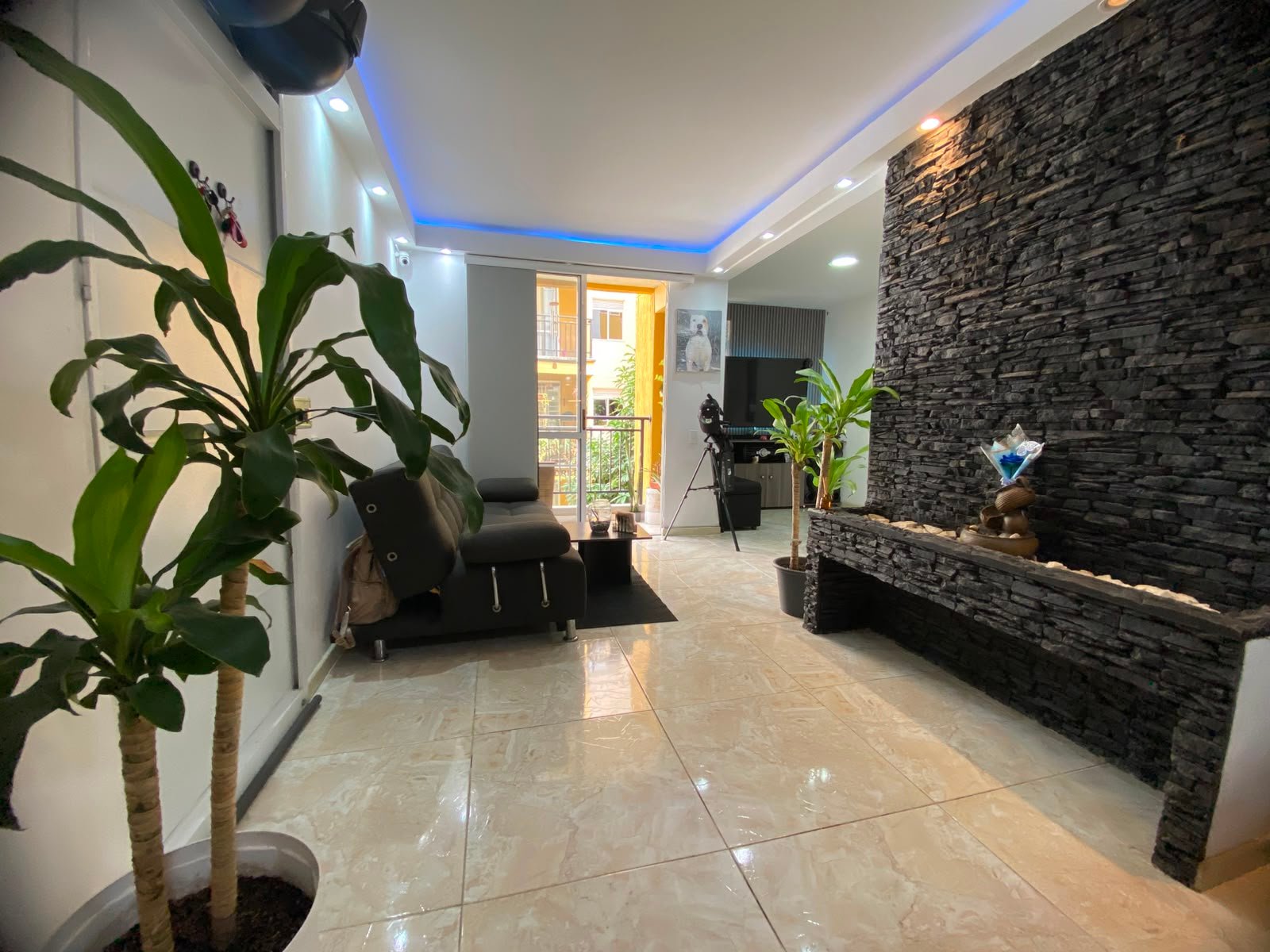 APARTAMENTO REMODELADO EN VENTA – POBLADO CAMPESTRE | UNIDAD SOLARES ✨ Diseño, comodidad y acabados que marcan la diferencia. 💰 Precio de venta: $180.000.000 📍 Poblado Campestre – Unidad Residencial Solares 📐 53 m² 🏢 Piso 2